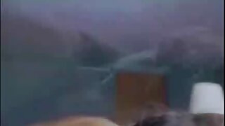 Noorte armukeste paar seksib terve aastavahetuse.