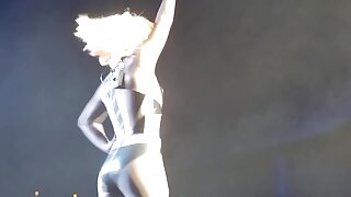 Ilus POV seks mahlase tagumikuga blondiiniga.